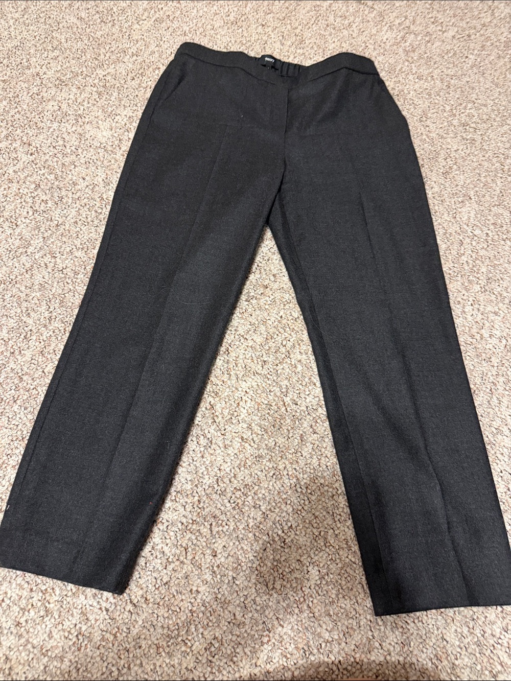 100% virgin wool Theory woman dress pants cropped.